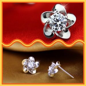 🌺New🌺Lovely Plum Blossom Earrings🌺